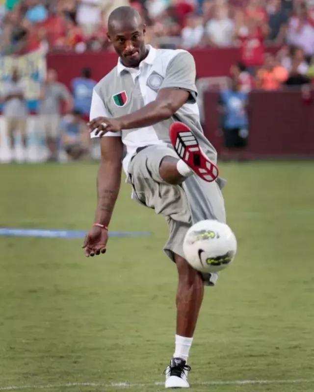 曼晚：多纳鲁马对加盟曼联持开放态度，但不会采取永久转会