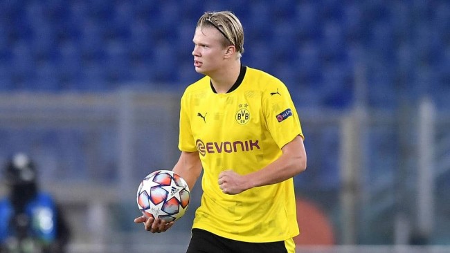 山东泰山今天下午在基地举行球迷开放日，一百多名球迷到场