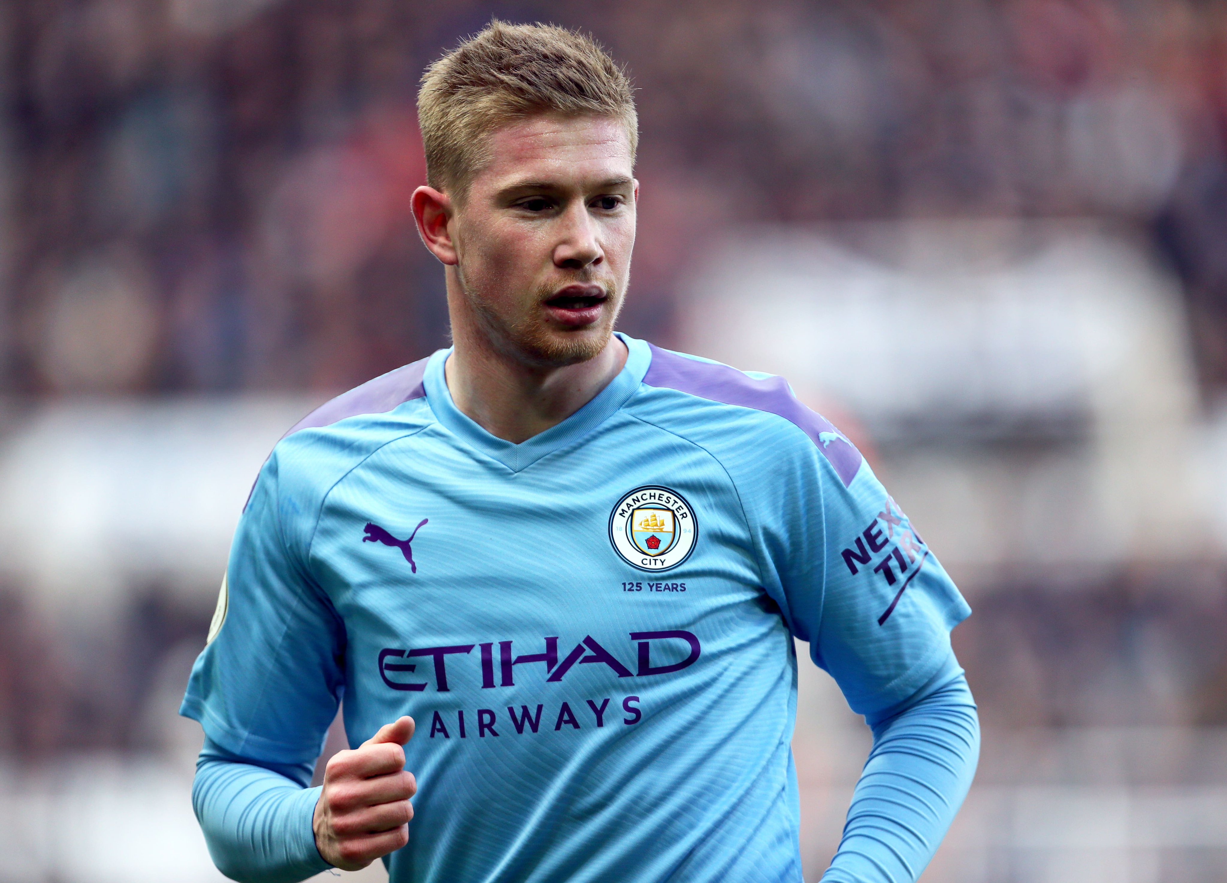 记者：多家豪门有意荷甲19岁中场斯密特，后者被标价2200万镑（多家豪门相中荷甲19岁中场斯密特，标价2200万英镑）