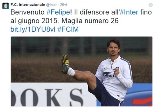 球员倒地后仍把球传出去，太拼