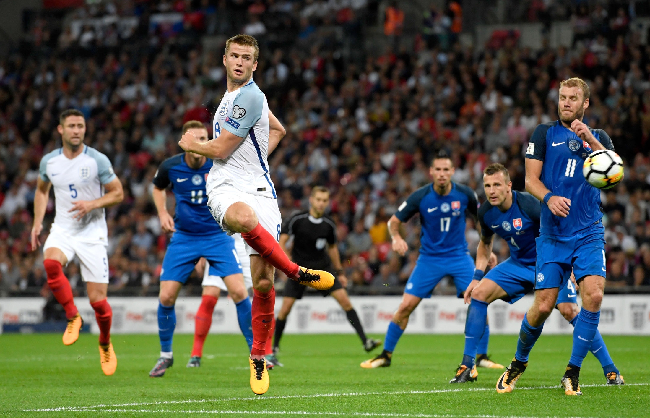 F1车手市场最新动向：哈贾尔顺利取代角田裕毅，红牛阵容迎来重要调整