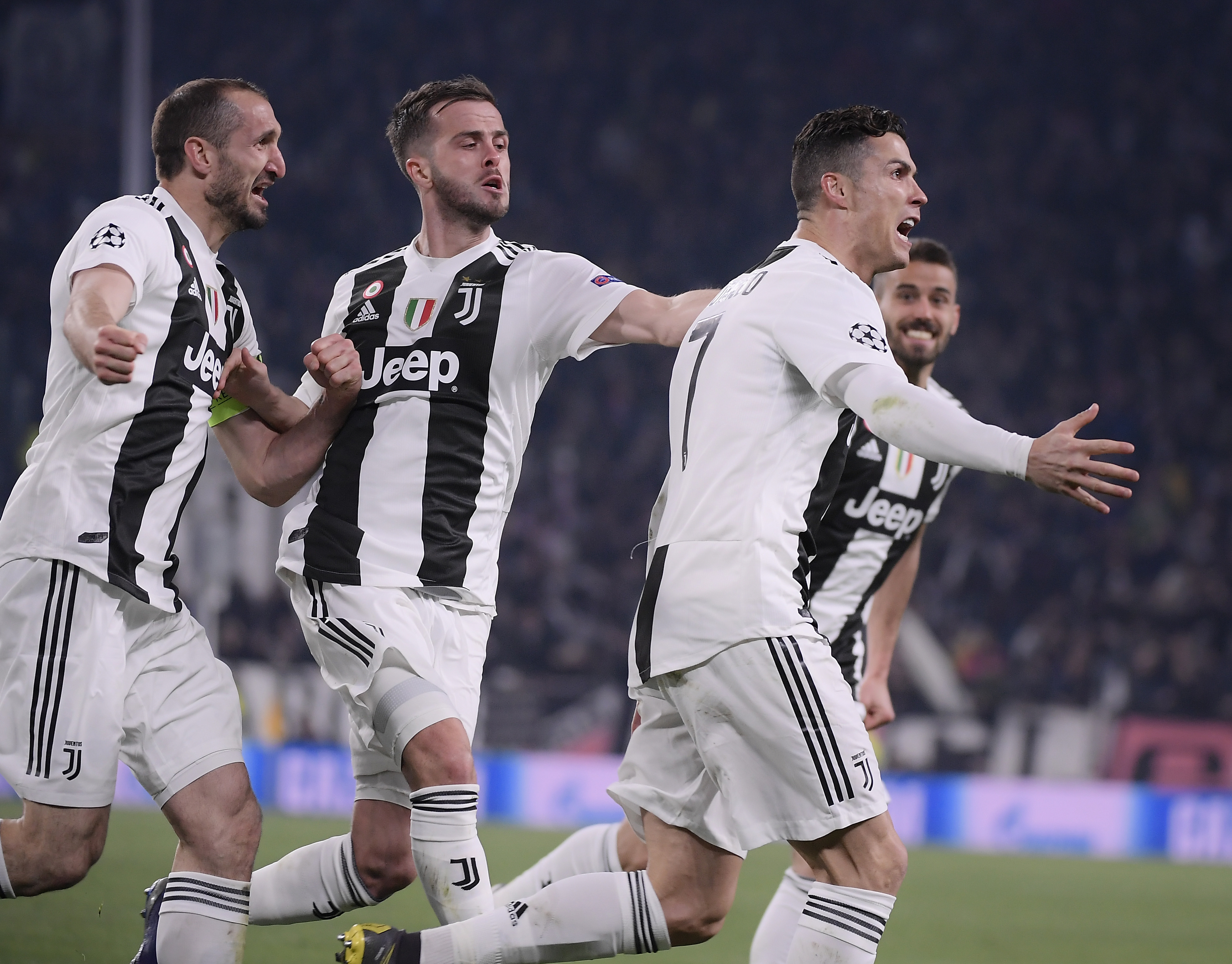 邮报评近5年曼联引援：姆伯莫居首、C罗第4，桑乔垫底