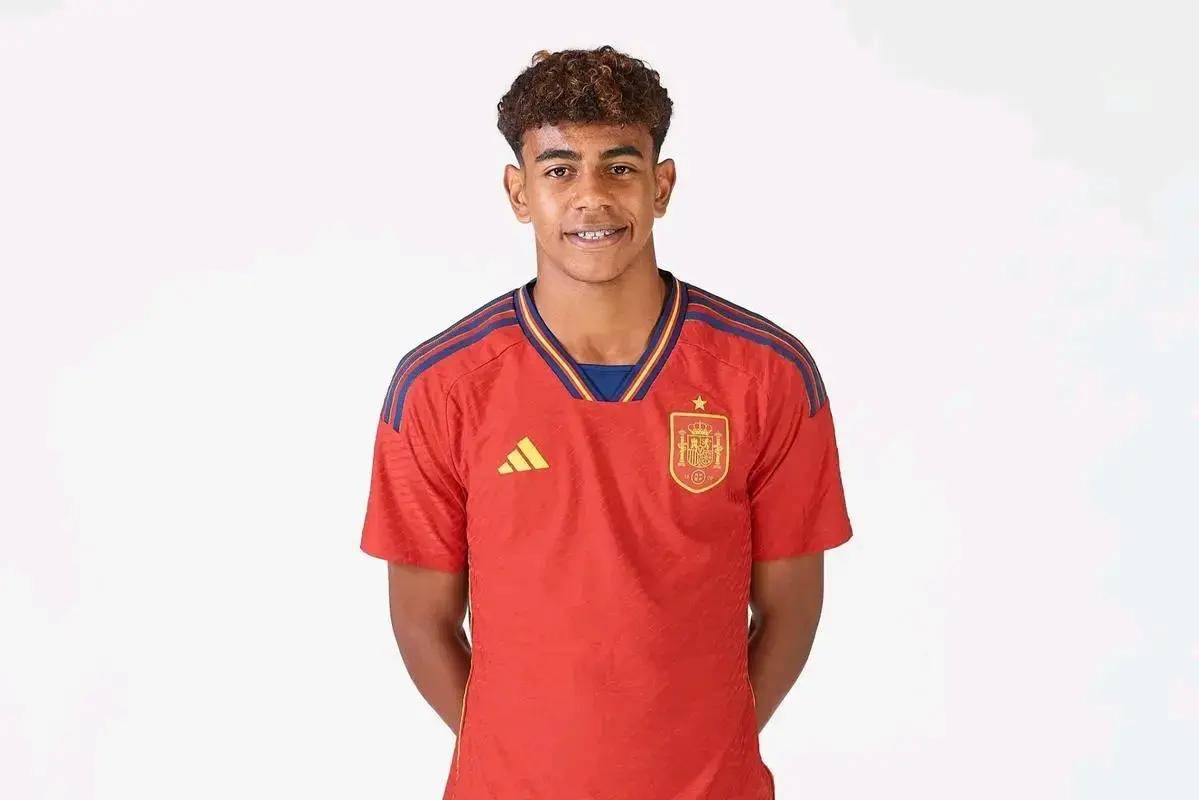 集体刹车！德甲排名前三球队本轮均未赢球（德甲前三集体哑火：本轮无胜绩）